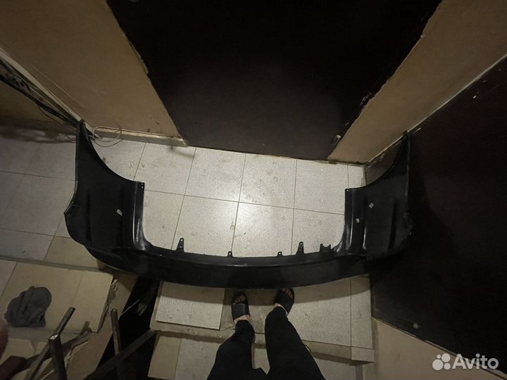 Задний бампер. На тойота королла оригинал