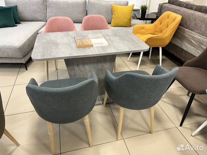 Стол обеденный