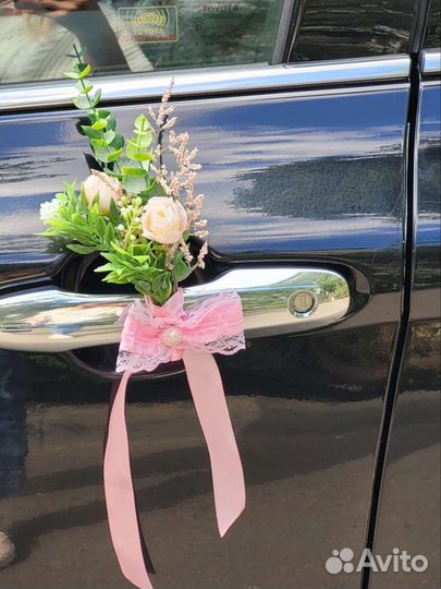 Свадебное украшение на автомобиль