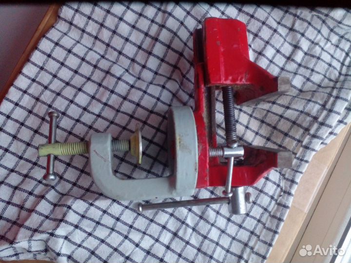 Тиски слесарные поворотные СССР настольные