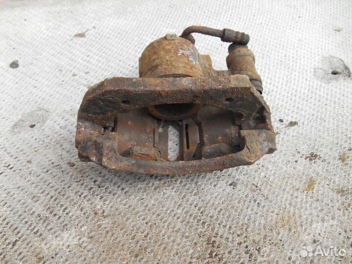 Передний левый суппорт Ford Escort Форд Эскорт