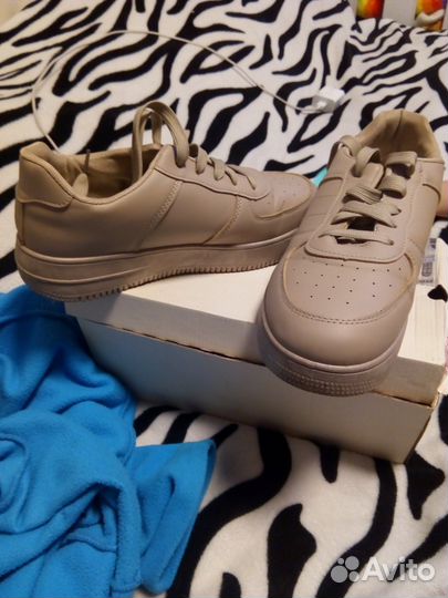 Кроссовки женские