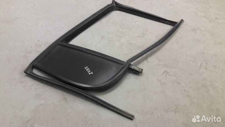 Стекло двери задней правой Skoda Fabia 2 (5J) 2008