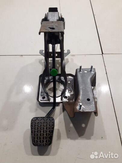 Педаль тормоза (Faw Besturn X40)