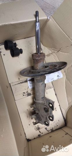 Стойка передняя левая б\у nissan teana j32