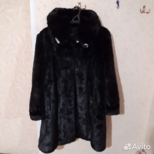 Шуба новая, 54 размер. С капюшоном