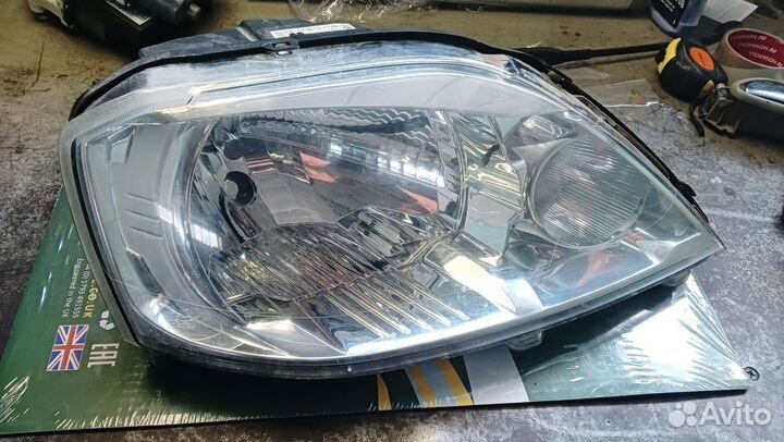 Фара правая Renault Logan 1