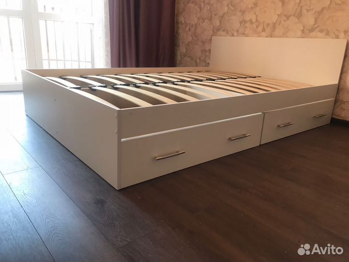 Кровать двуспальная