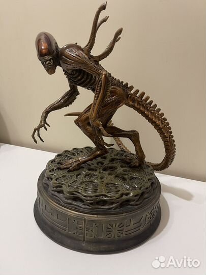 Sideshow Alien Resurrection statue