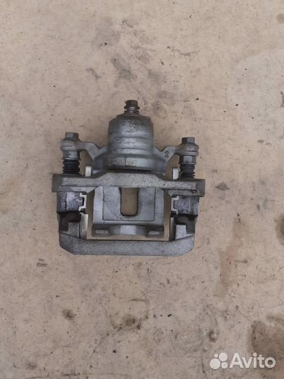 Суппорт задний Nissan Pathfinder R51