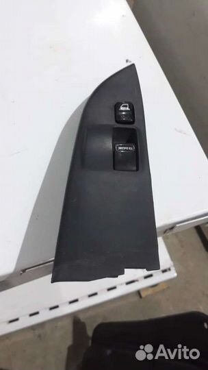 Кнопка стеклоподъемника правого Nissan AD Y11