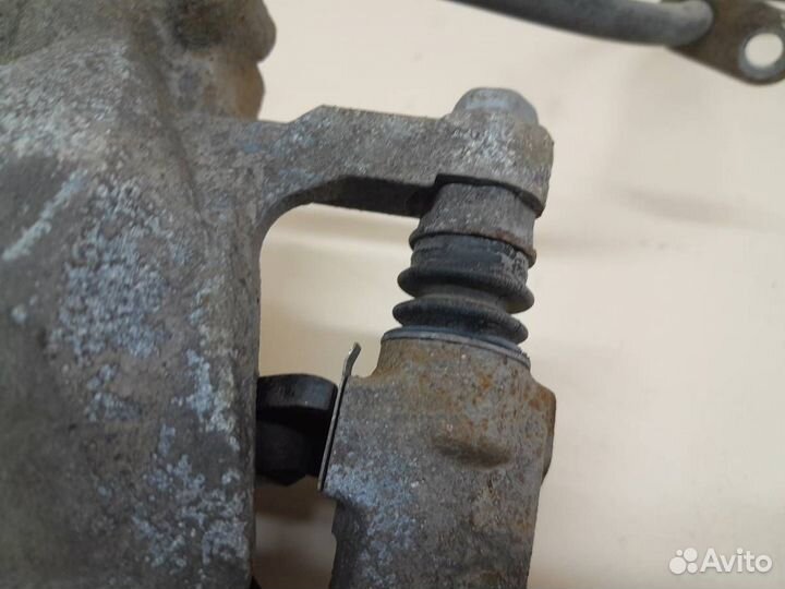 Суппорт передний левый Toyota Camry V50 2011-2017