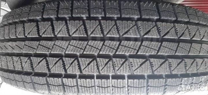 Royal Black Royal Ice 205/70 R15