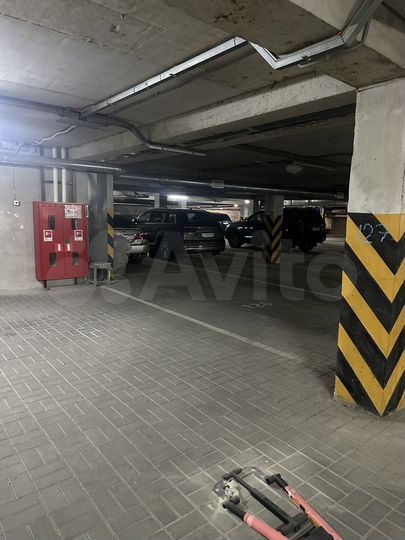 Машиноместо, 25 м²