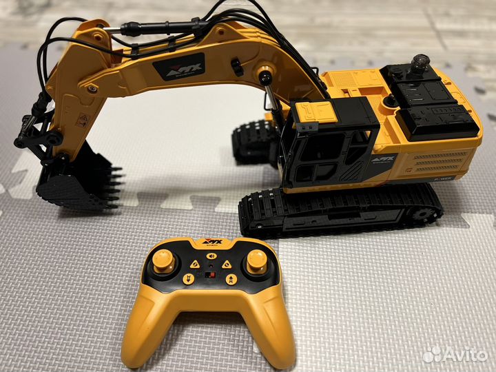 Экскаватор на радиоуправлении
