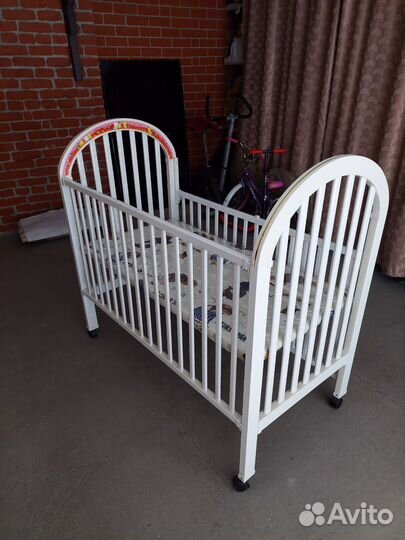 Детская кроватка без маятника