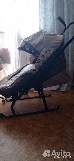 Стульчик для кормления, санки, кровать детская