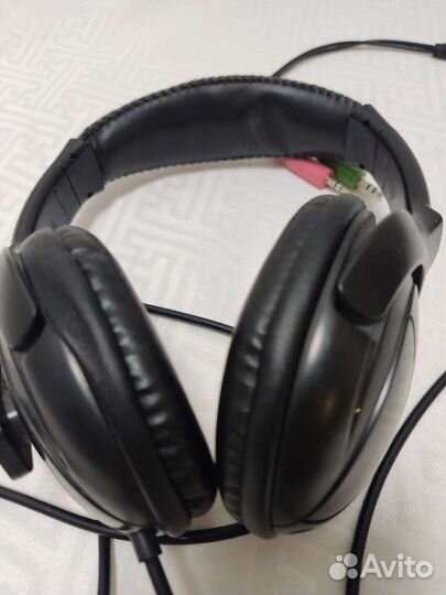 Наушники с микрофоном