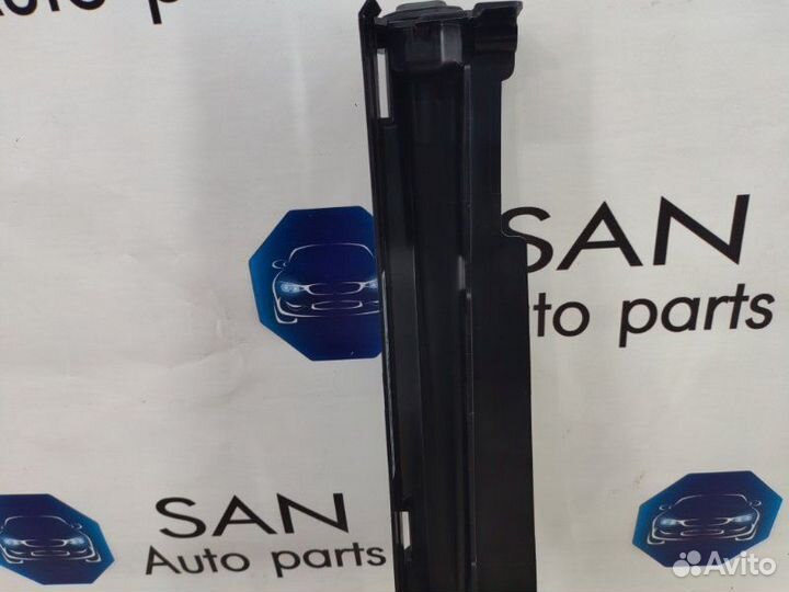 Крепление радиатора правое Bmw 3 F30 N20B20 2012