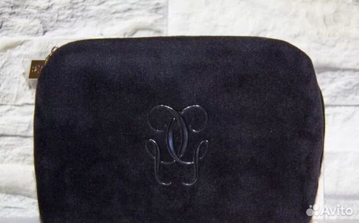 Набор косметики Guerlain в косметичках и крем