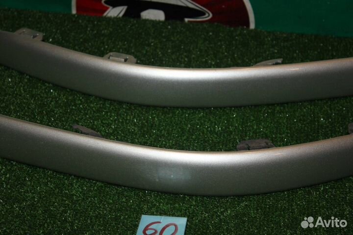 Молдинг бампера передний правый Toyota Avensis