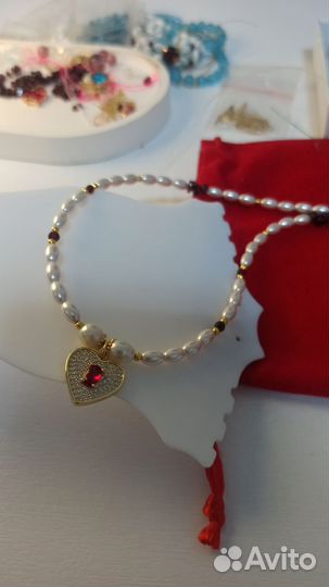 Чокер из жемчуга с сердечком