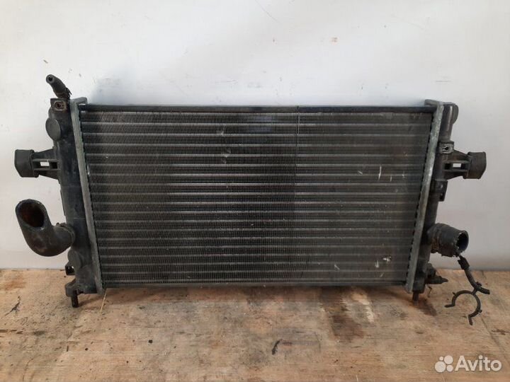 Радиатор основной Opel Zafira минивэн 1.6 Z16XE1