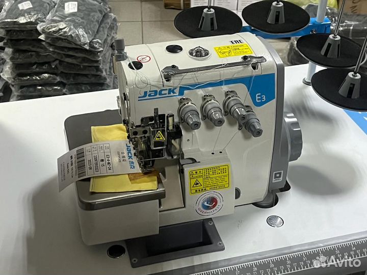 Оверлок 4-х нитка со столом Jack E3-4-М2-24