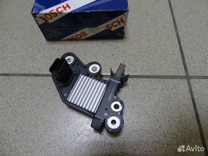 Регулятор генератора Логан Сандеро Кангу Клио