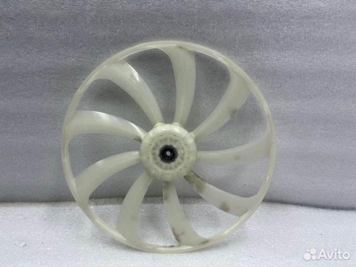 Крыльчатка вентилятора правая Toyota Camry V50/V55
