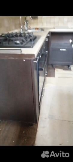 Кухня с эл. духовым шкафом и газовой поверхностью