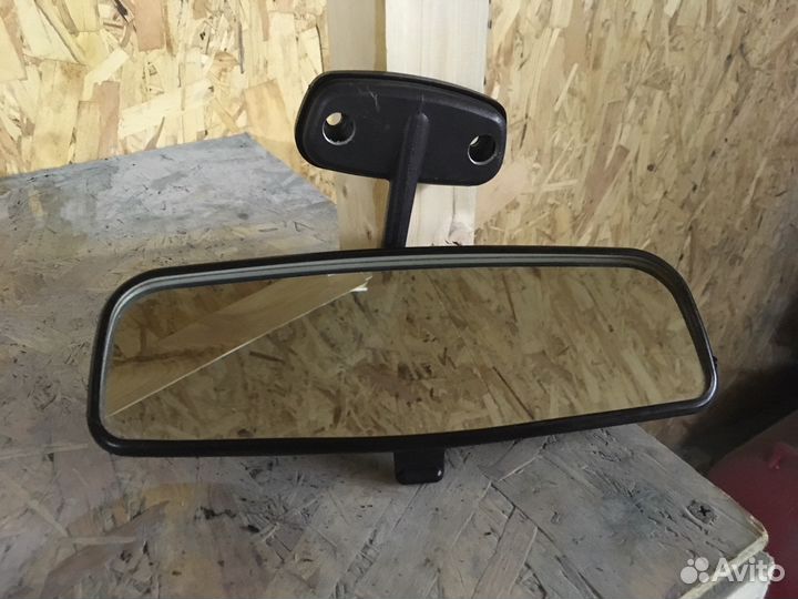 Зеркало заднего вида