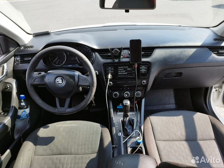 Skoda Octavia 1.6 AT, 2015, 352 000 км