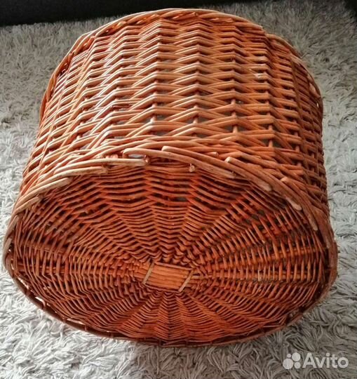 Корзина плетёная - холодильник для пикника
