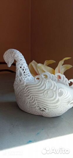 Конфетница вышитая лебедь