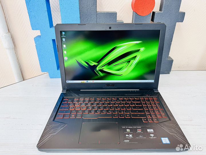 Игровой ноутбук asus i5-8300 GTX 1050ti 4gb