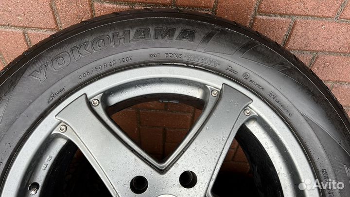 Yokohama Parada Spec-X 305/50 R20 120V