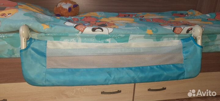 Защитный барьер для кровати