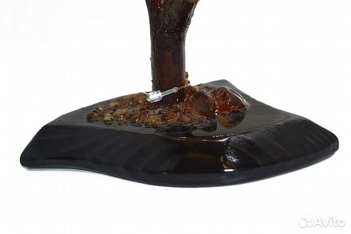 Дерево янтарное