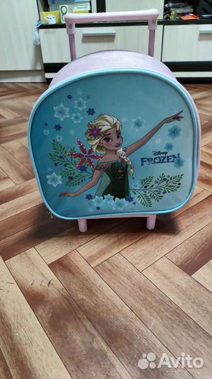 Детский чемодан на колесиках