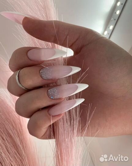 Маникюр в салоне