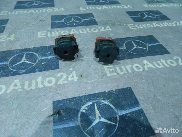 Крепление радиатора A2115040312 Mercedes-Benz E-Cl