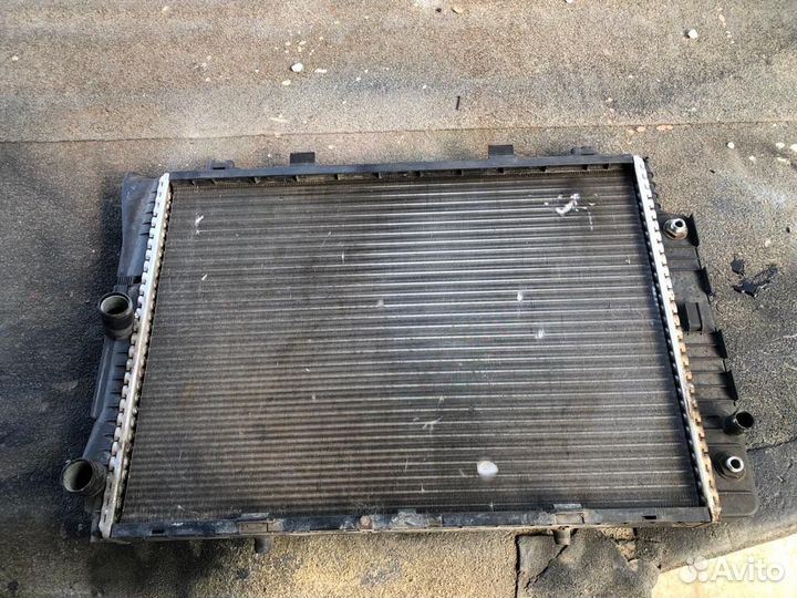 Продам радиатор Mercedes S-140