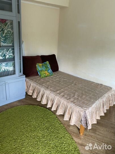 Одеяла, подушки, ковры, дорожка ковровые б/у