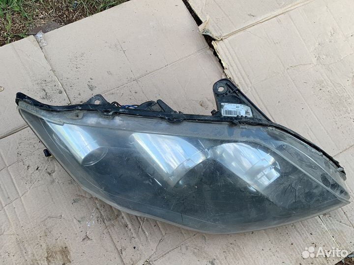 Фара правая renault laguna 3 дефект креплений