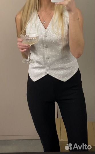 Жилет из сияющей ткани lichi