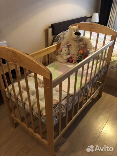 Детская кровать с маятником