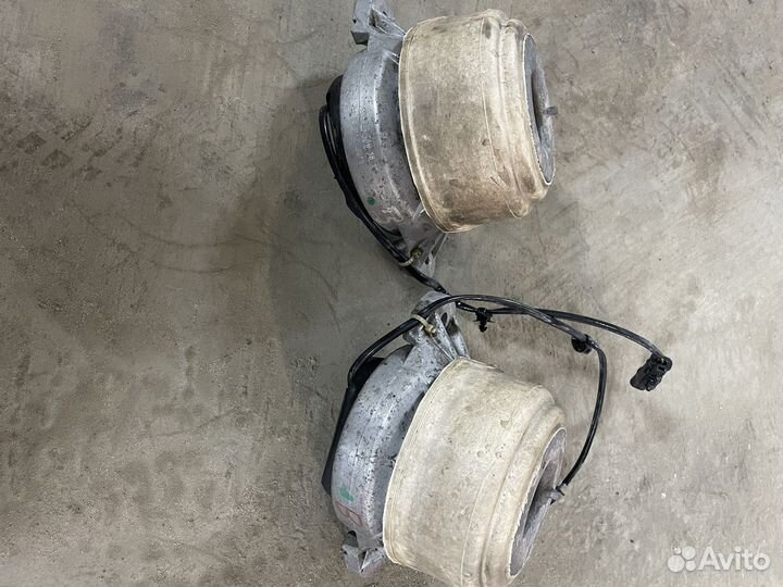 Подушка двигателя