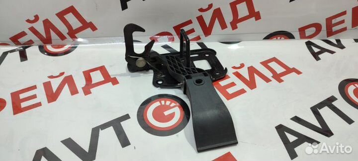 Замок капота Audi Q5 8R cdnc 08.10.2009