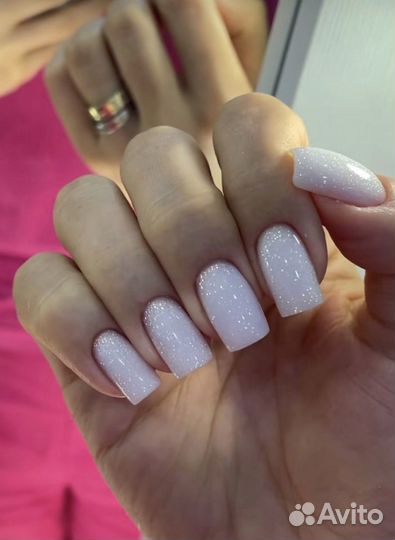 Модель на маникюр
